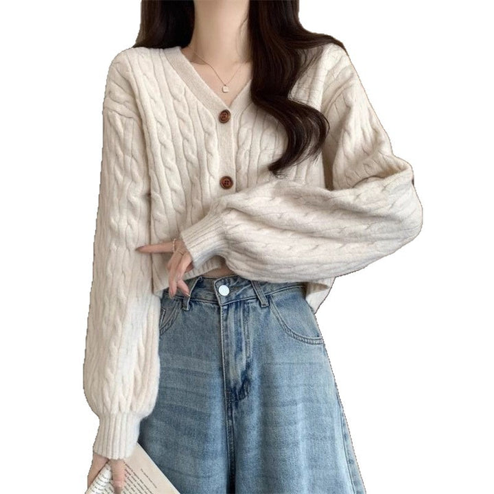 Kvinne chunky strikk cardigan med knappdetaljer og dyp V-hals Skjora