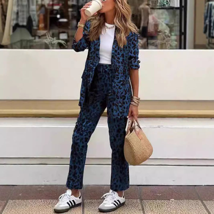 Kvinnelig Elegant Blazer Dress i Moderne Dyreprint Skjora