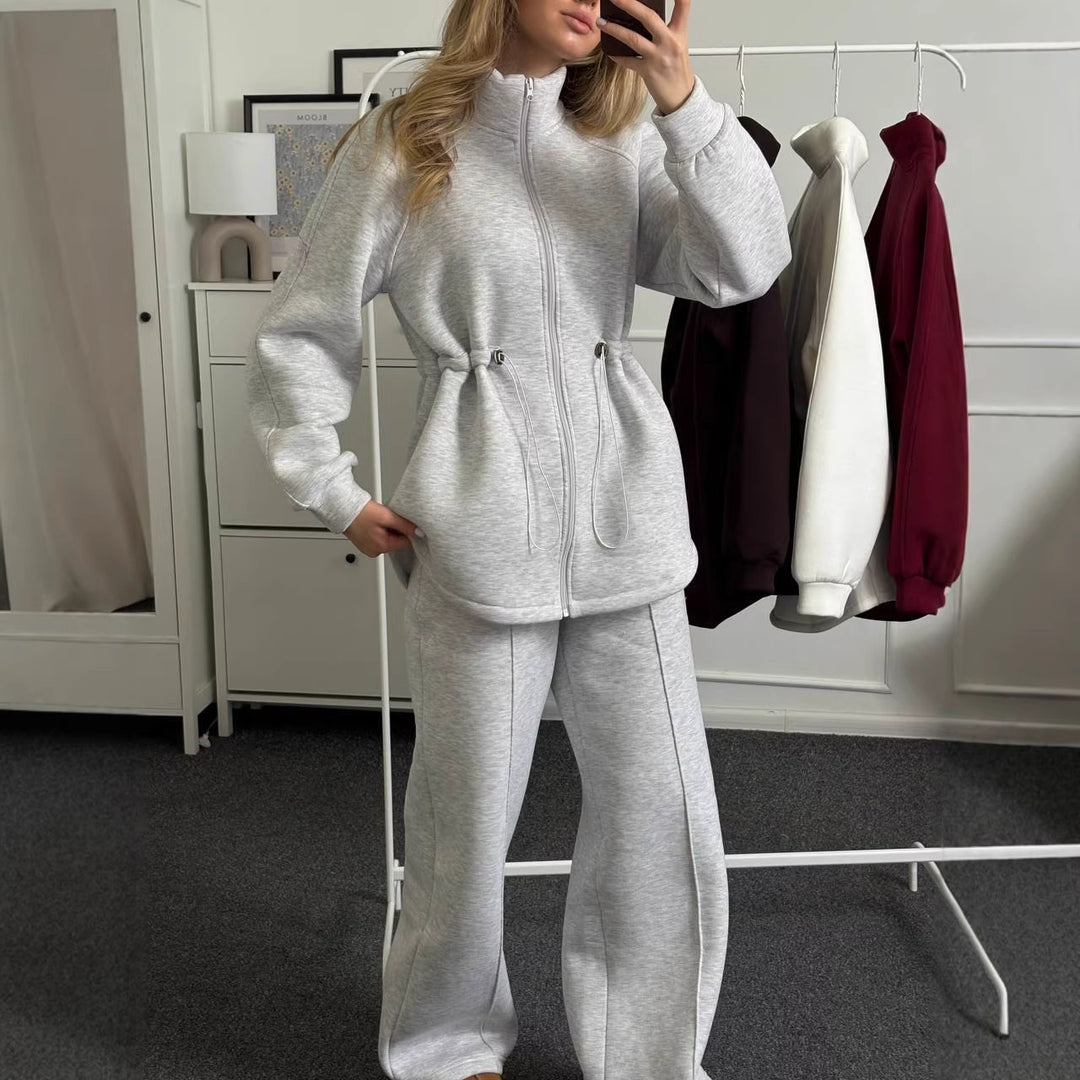 Kvinne fleece sportsdrakt med innovativ snor design og høy krage