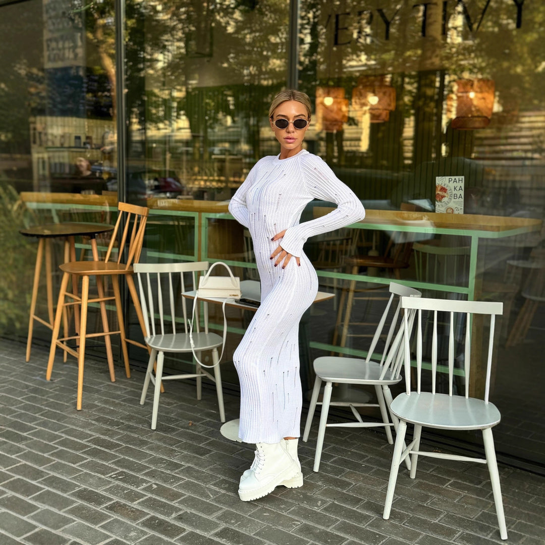 Kvinne strikket maxi kjole med elegante ribbestruktur og lange ermer Skjora