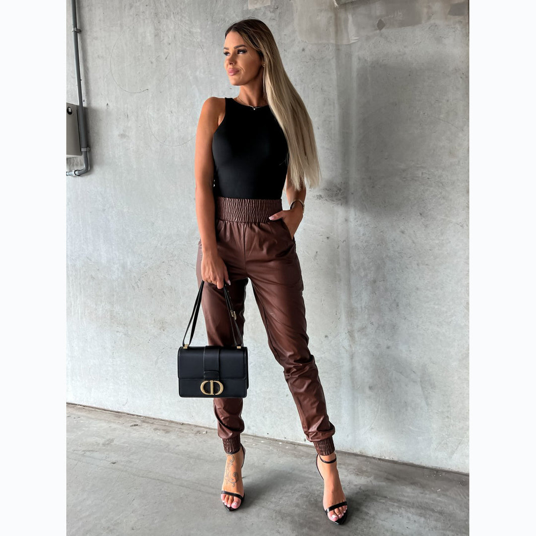Kvinne faux skinn bukser med elastisk midje og slim fit Skjora