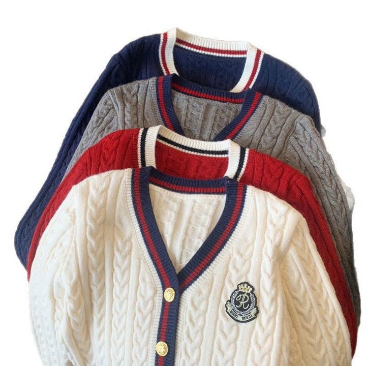 Dame chunky strikkegenser med dekorative knapper og sporty stripemønster Skjora
