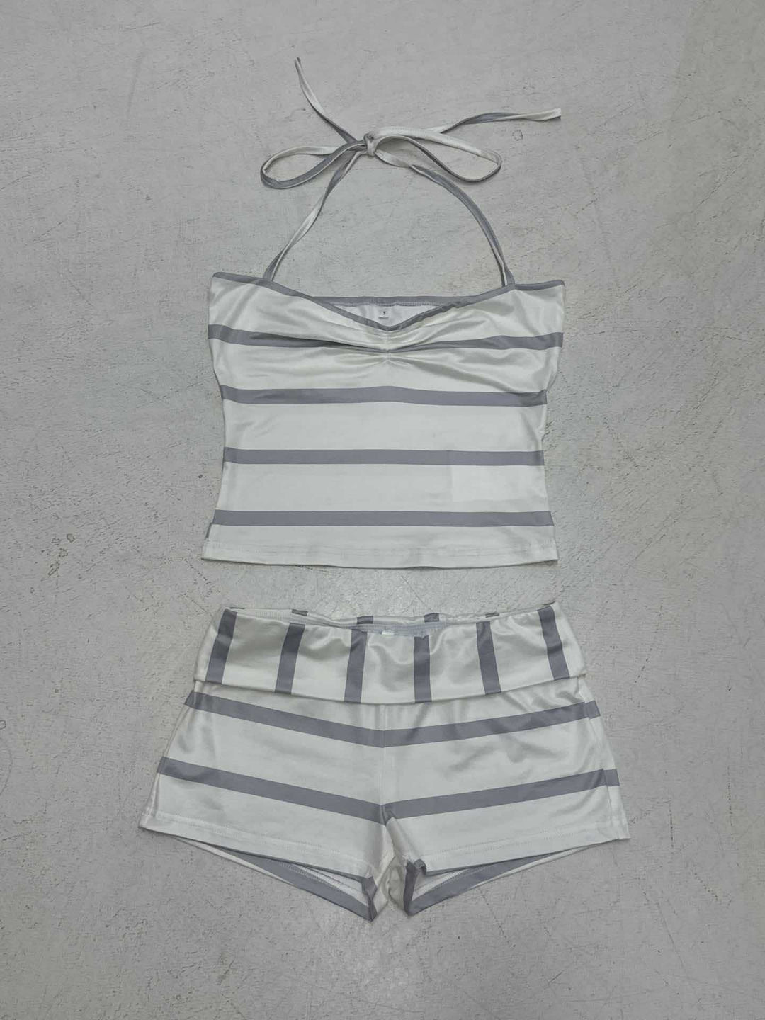 Damer badesett med trendy stripemønster Skjora