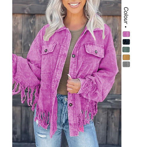 Kvinne franjejakke laget av denim i en avslappet oversized passform