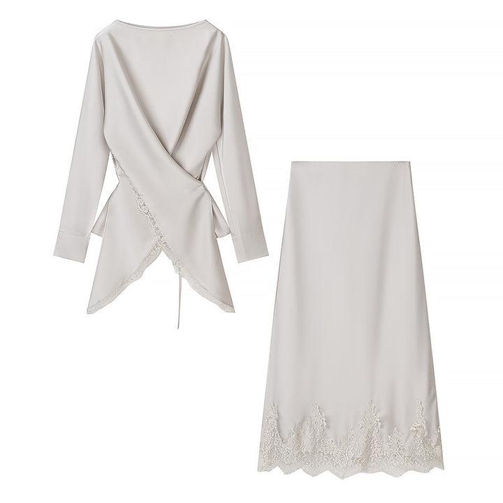 Damer elegant omslagsbluse med blondebesetning og matchende skjørt Skjora