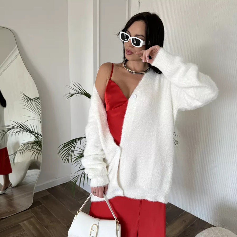 Kvinners koselige cardigan laget av myk strikk Skjora