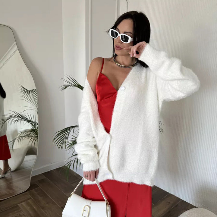 Kvinners koselige cardigan laget av myk strikk Skjora