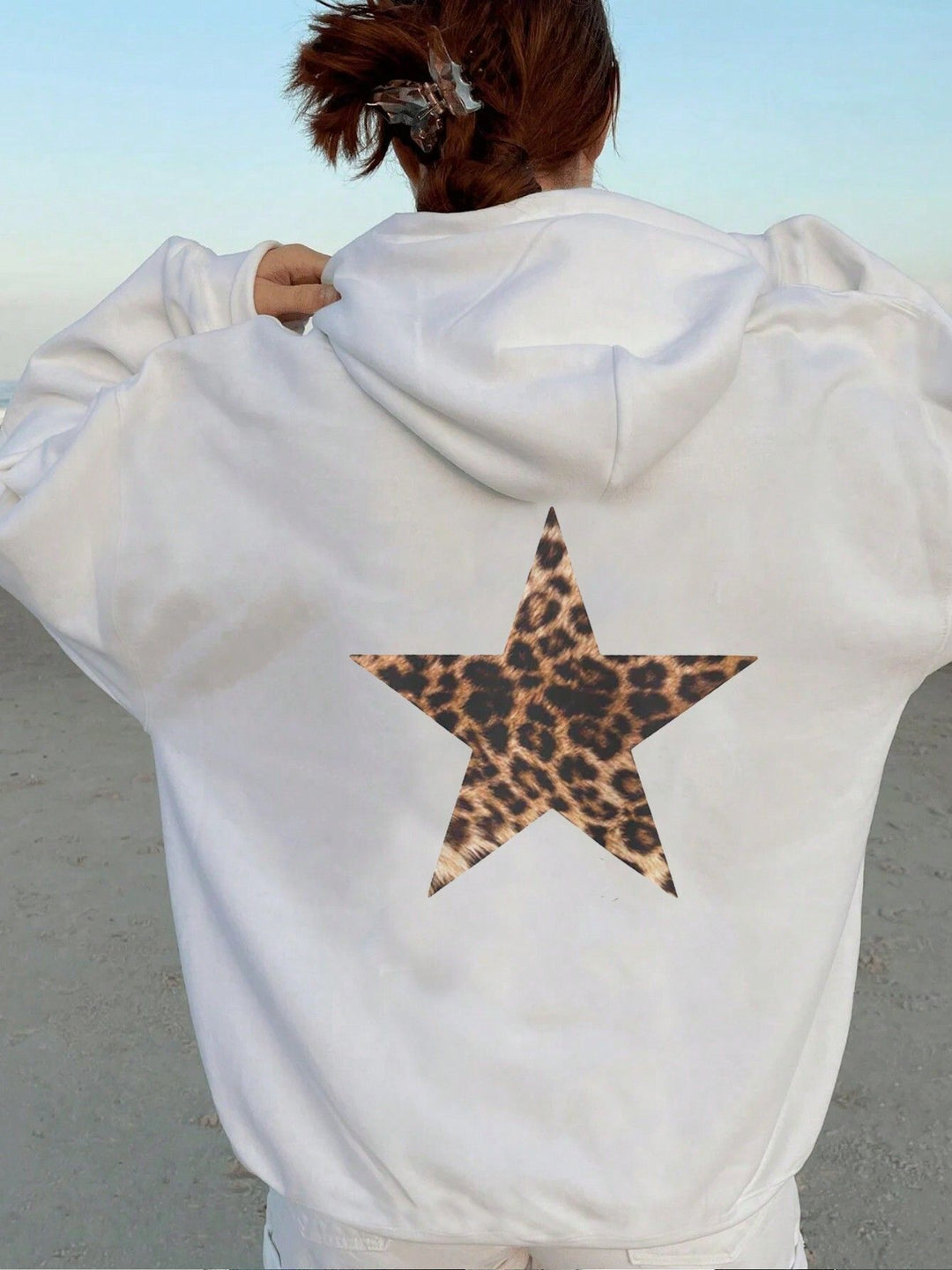 Kvinne hettegenser med slående leopard stjerne design Skjora
