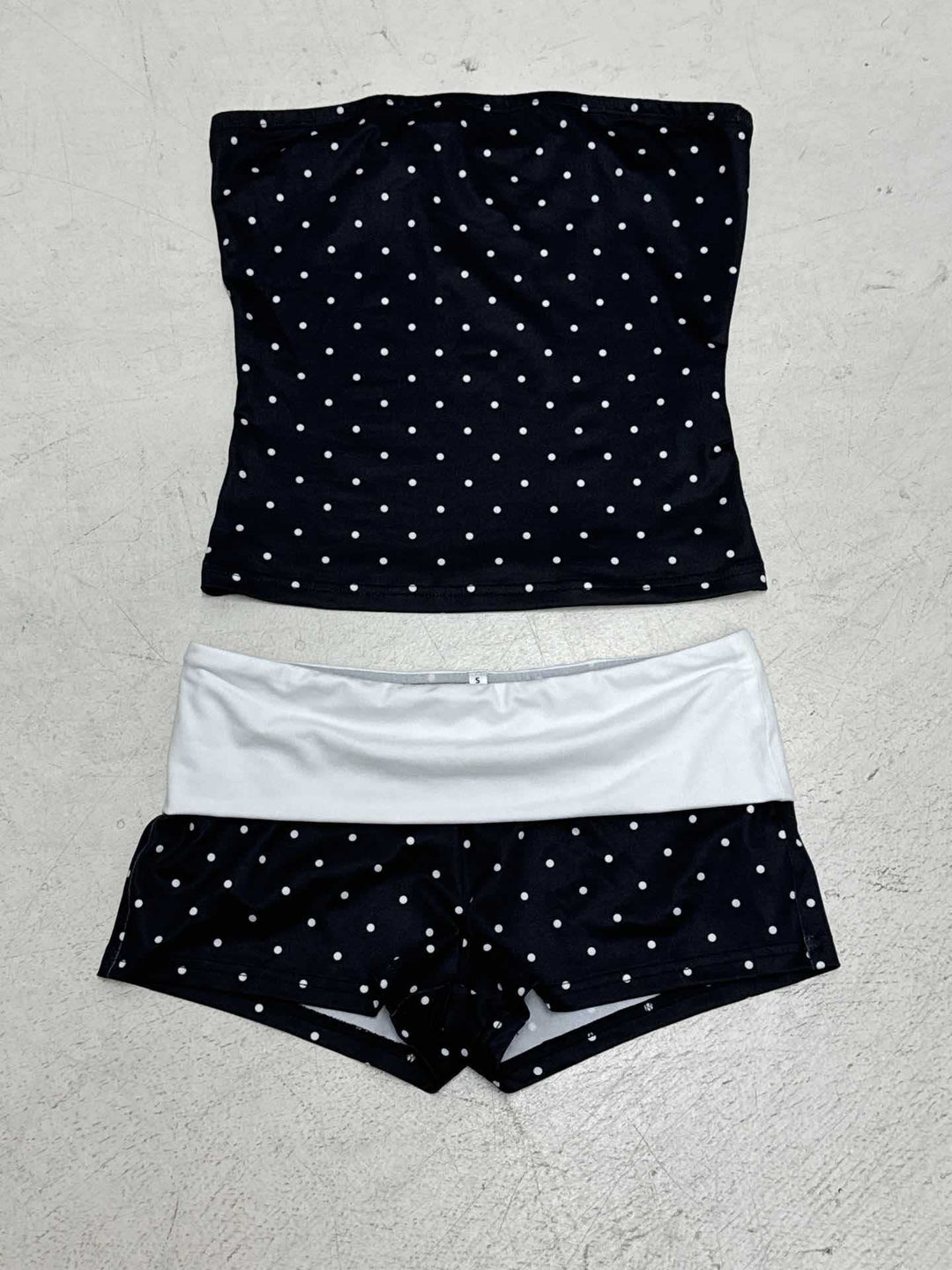 Damer Bandeau-badedrakt med prikkemønster og shorts Skjora