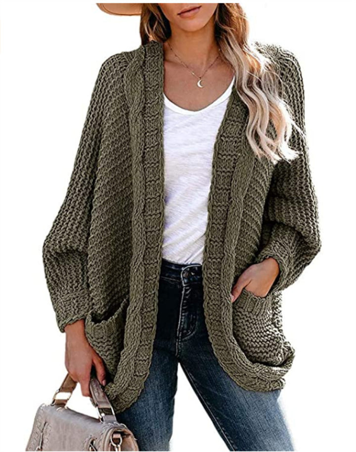 Kvinnes chunky strikk cardigan med uformelle lommer og voluminøse ermer Skjora