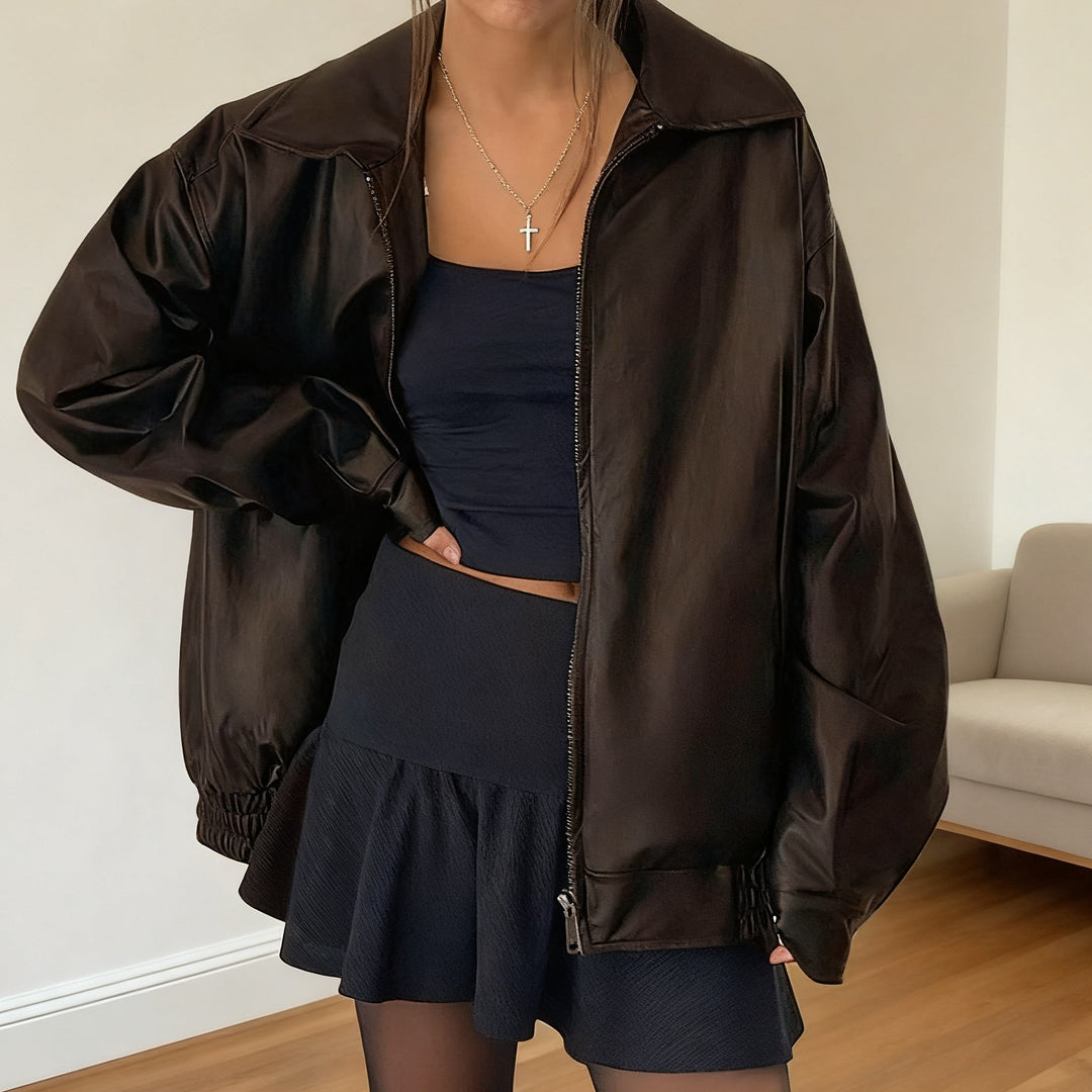 Dame kunstskinnjakke i avslappet oversized stil med elastiske mansjetter Skjora