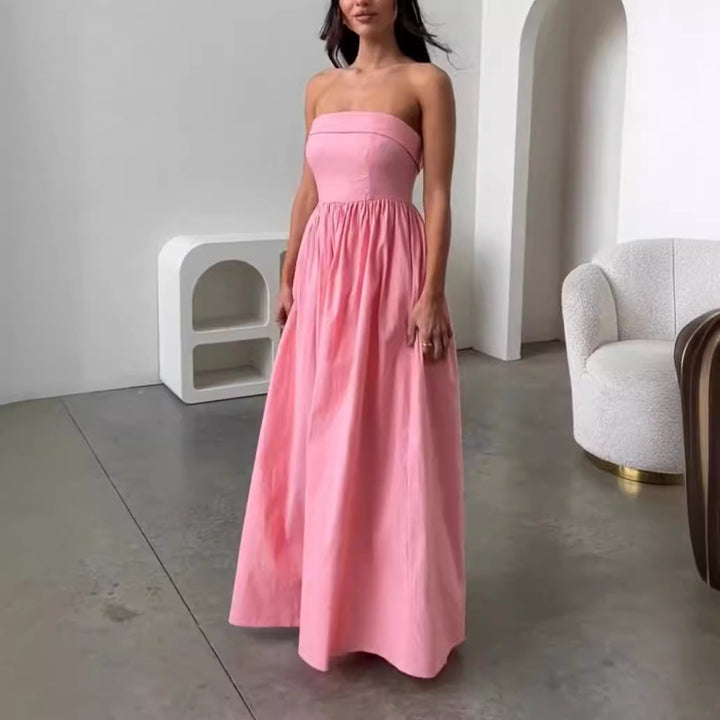 Kvinnelig elegant bustier maxikjole med flytende skjørt