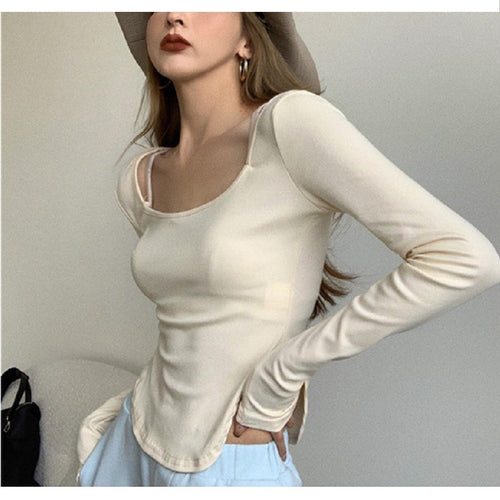 Kvinnens langermede topp med elegant halslinje og asymmetrisk design