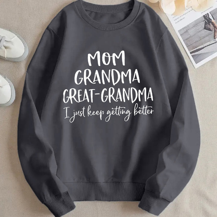 Dame sweatshirt med kreativ familieprint og komfortabel passform Skjora