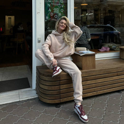 Kvinnens koselige fleece treningsdress med høye mansjetter og praktiske lommer Skjora