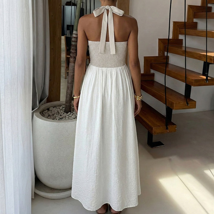 Dame Maxi-kjole med halterstropp og elegant folderdesign Skjora