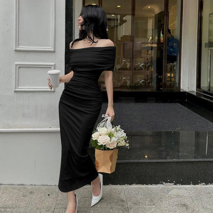 Damer Elegant off-shoulder cocktailkjole med rynker Skjora
