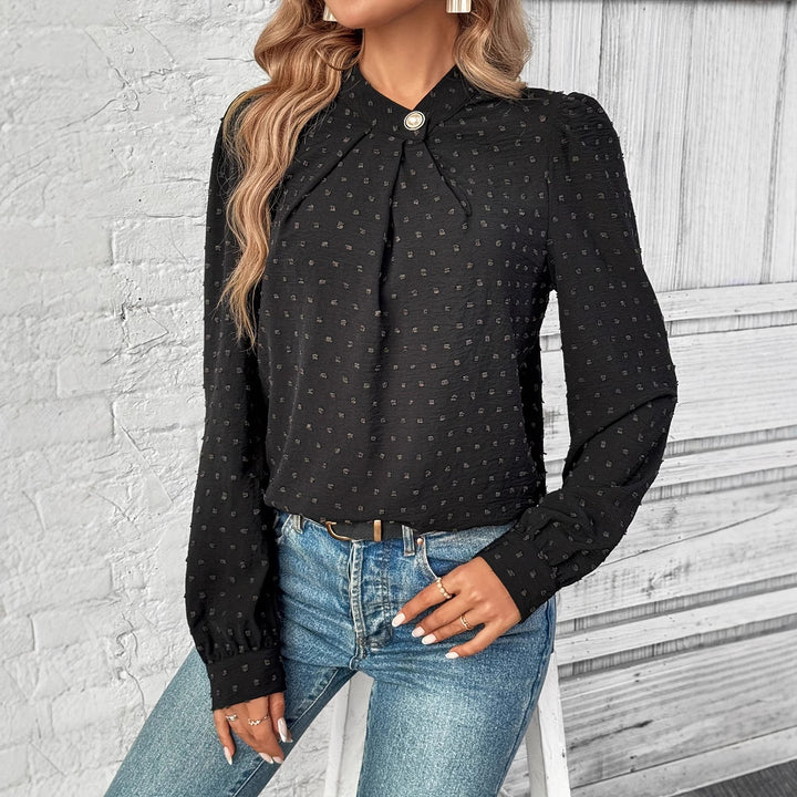 Dames elegant bluse med volangdetaljer og edel knappdesign Skjora
