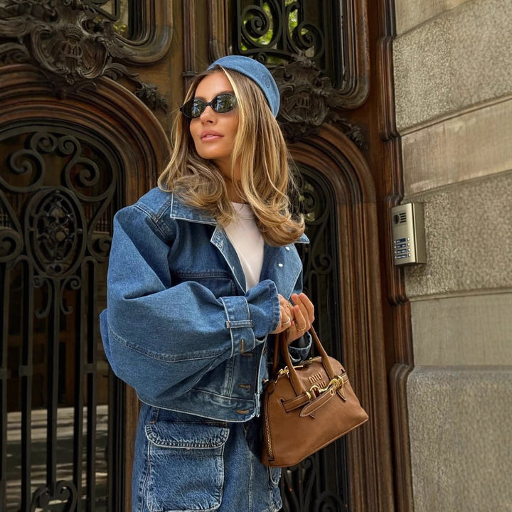Kvinnes trendy oversized denimjakke med kunstneriske detaljer Skjora