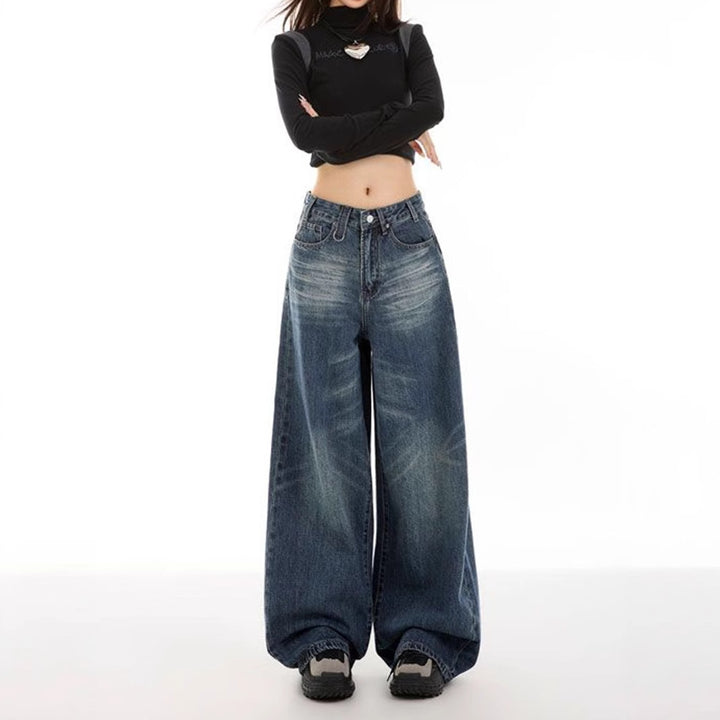 Kvinne tillegg jeans i trendy brukt utseende Skjora