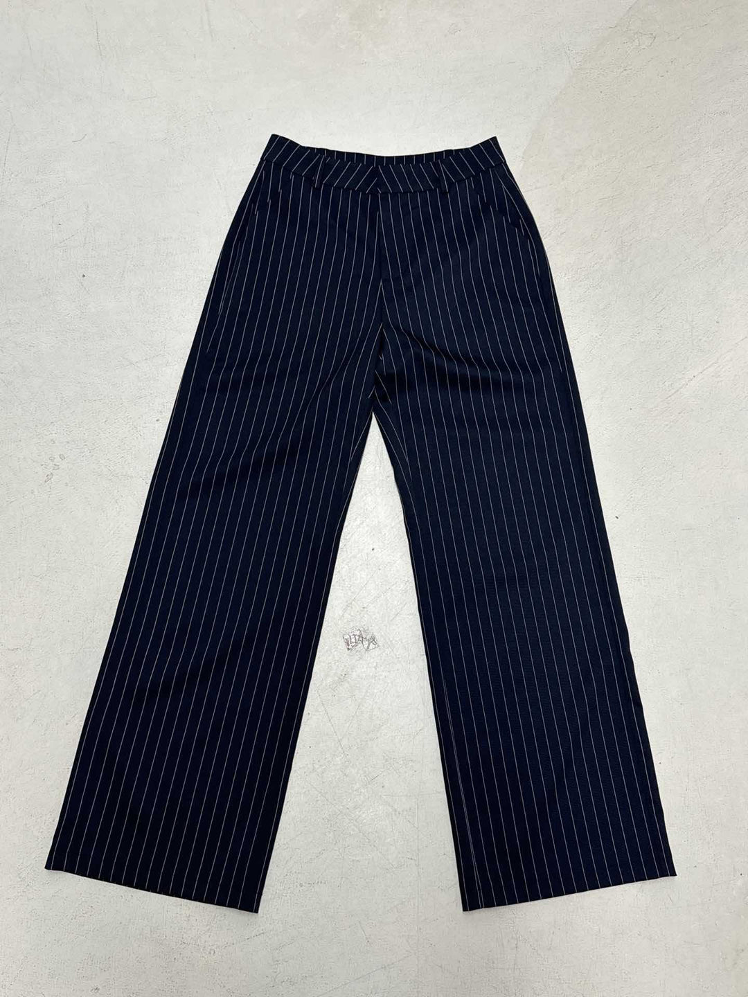 Damer utsvingt bustier-top med fine striper og knapper Skjora