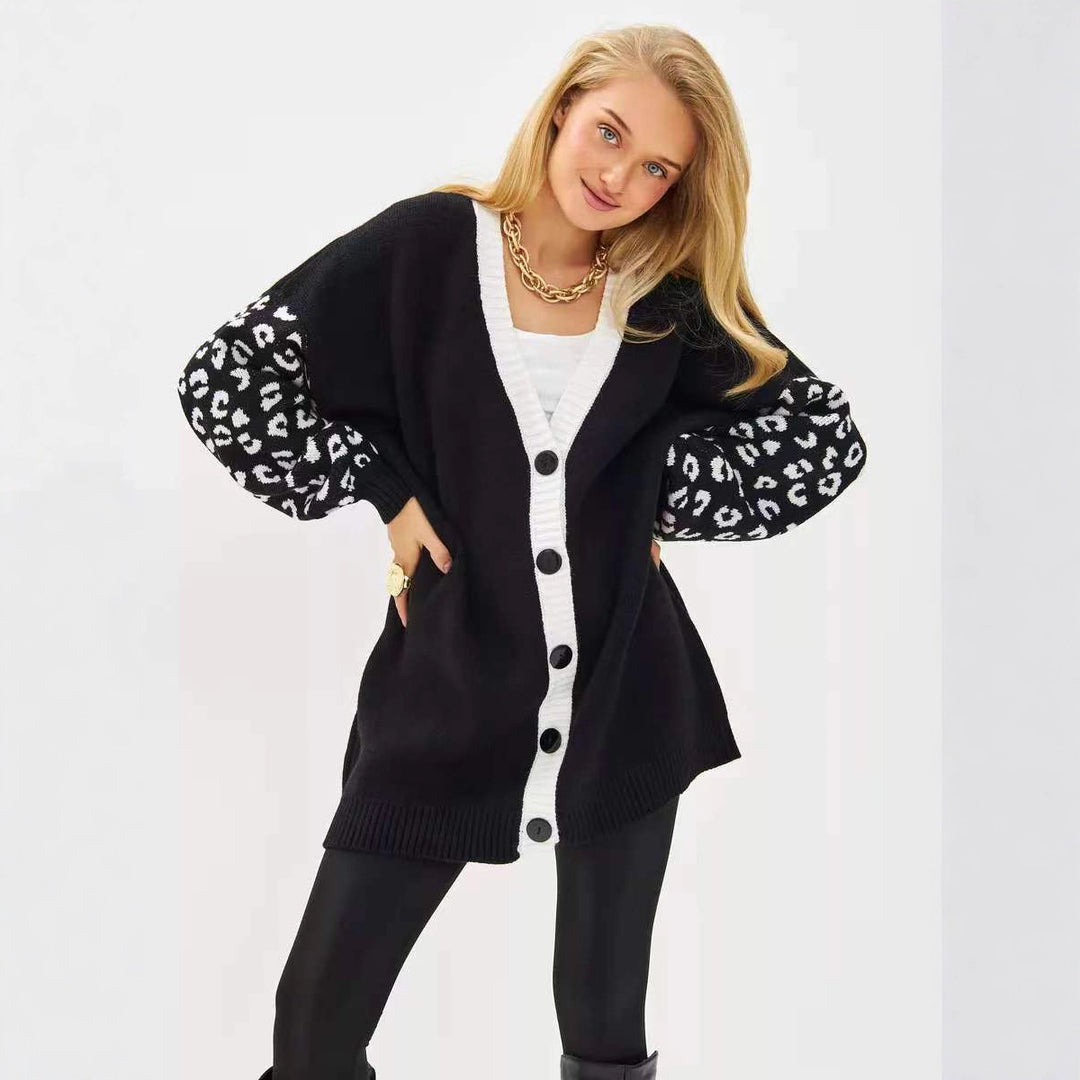 Kvinnes Fashionable Strikket Kardigan med Suede Ermer Skjora