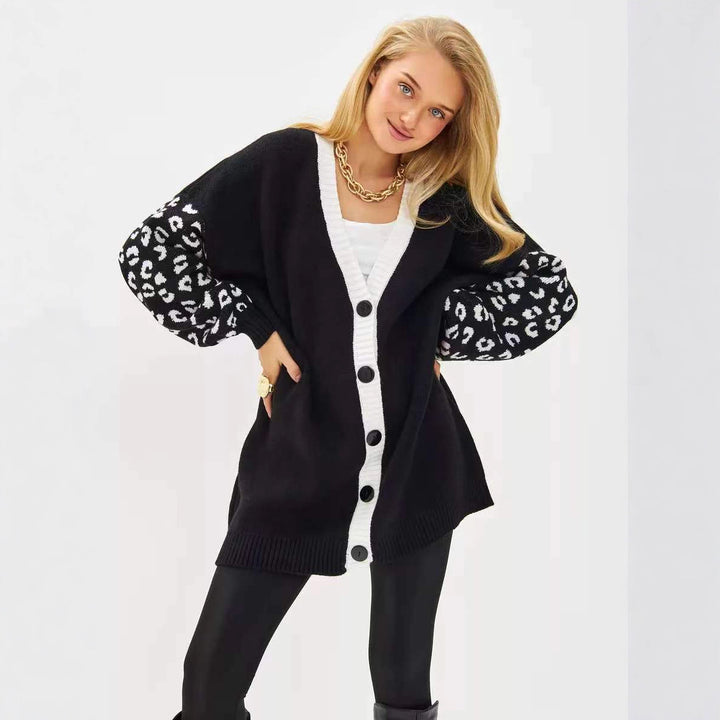 Kvinnes Fashionable Strikket Kardigan med Suede Ermer Skjora