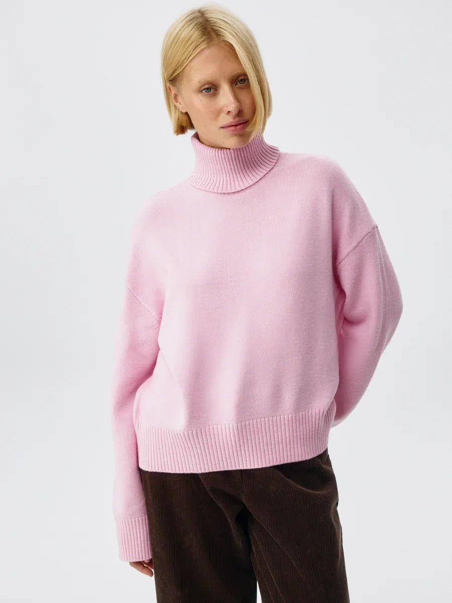 Damer Cozy Turtleneck Genser med Oversized Snitt og Fin Ribbestruktur Skjora