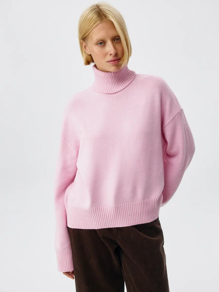Damer Cozy Turtleneck Genser med Oversized Snitt og Fin Ribbestruktur Skjora