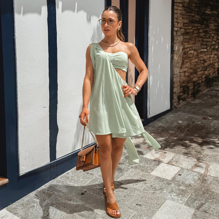Kvinnens Sommer Cut-Out Kjole med Asymmetrisk Fald og Elegant Én Skulder Design