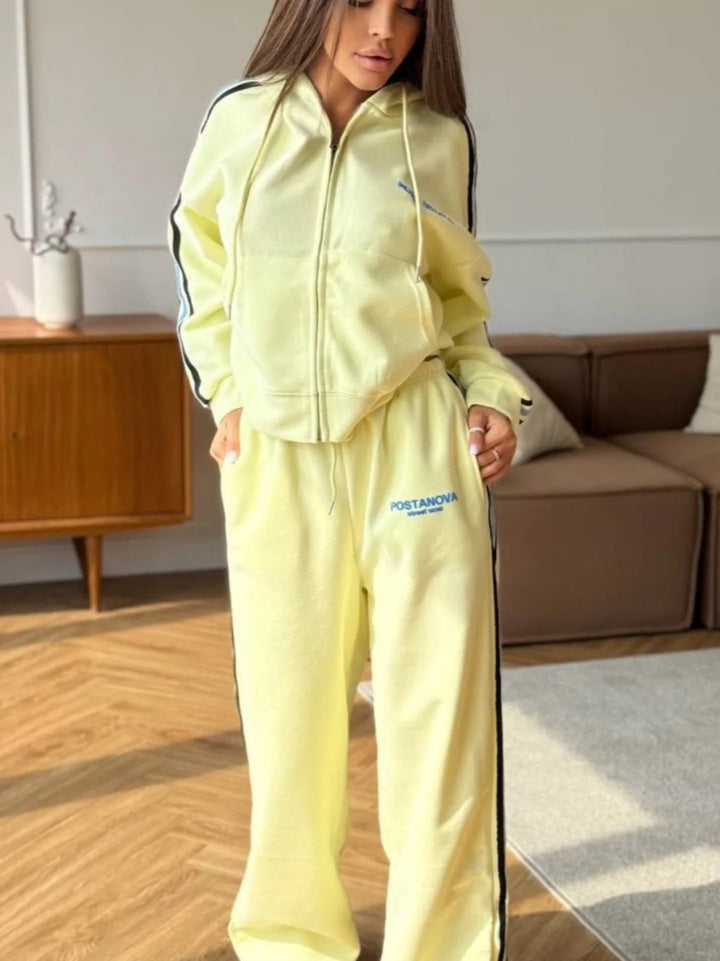 Kvinnenes sporty fritidssett med casual zip hettegenser og komfortable joggebukser Skjora
