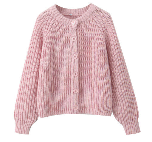 Kvinne koselig cardigan med vertikal ribbestruktur og store knapper Skjora