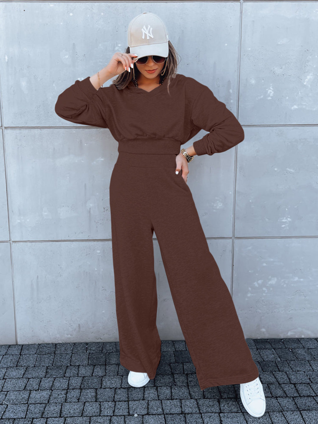 Kvinne casual jumpsuit med vide ben og praktisk hette Skjora