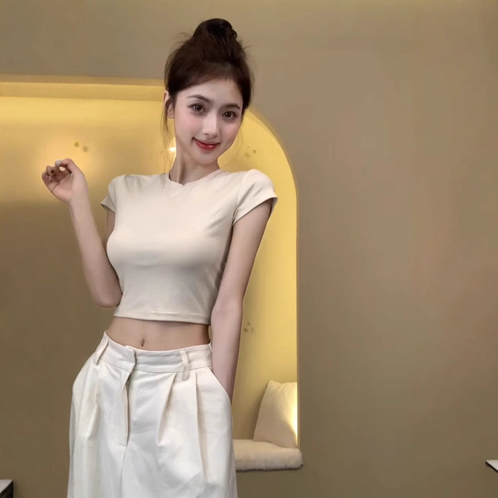 Kvinne crop top med en tettsittende kutt og elastisk materiale