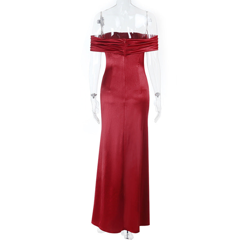 Dame off-shoulder maxikjole med elegant rynkning og figursiddende snitt Skjora