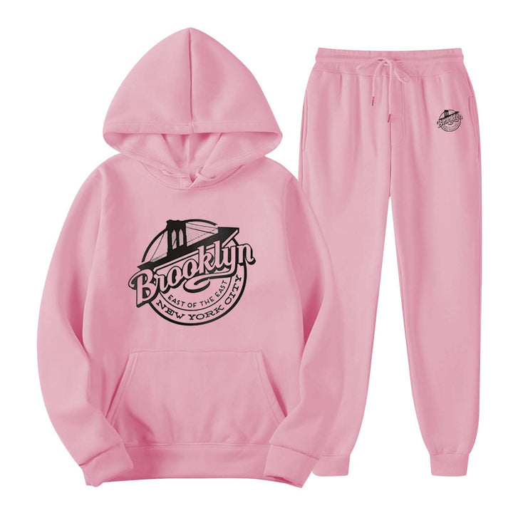 Kvinnes avslappende sweat suit med stilfull Brooklyn trykk Skjora