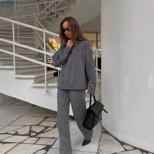 Kvinnes strikket loungewear-sett med elegant snitt og behagelig mykt materiale Skjora