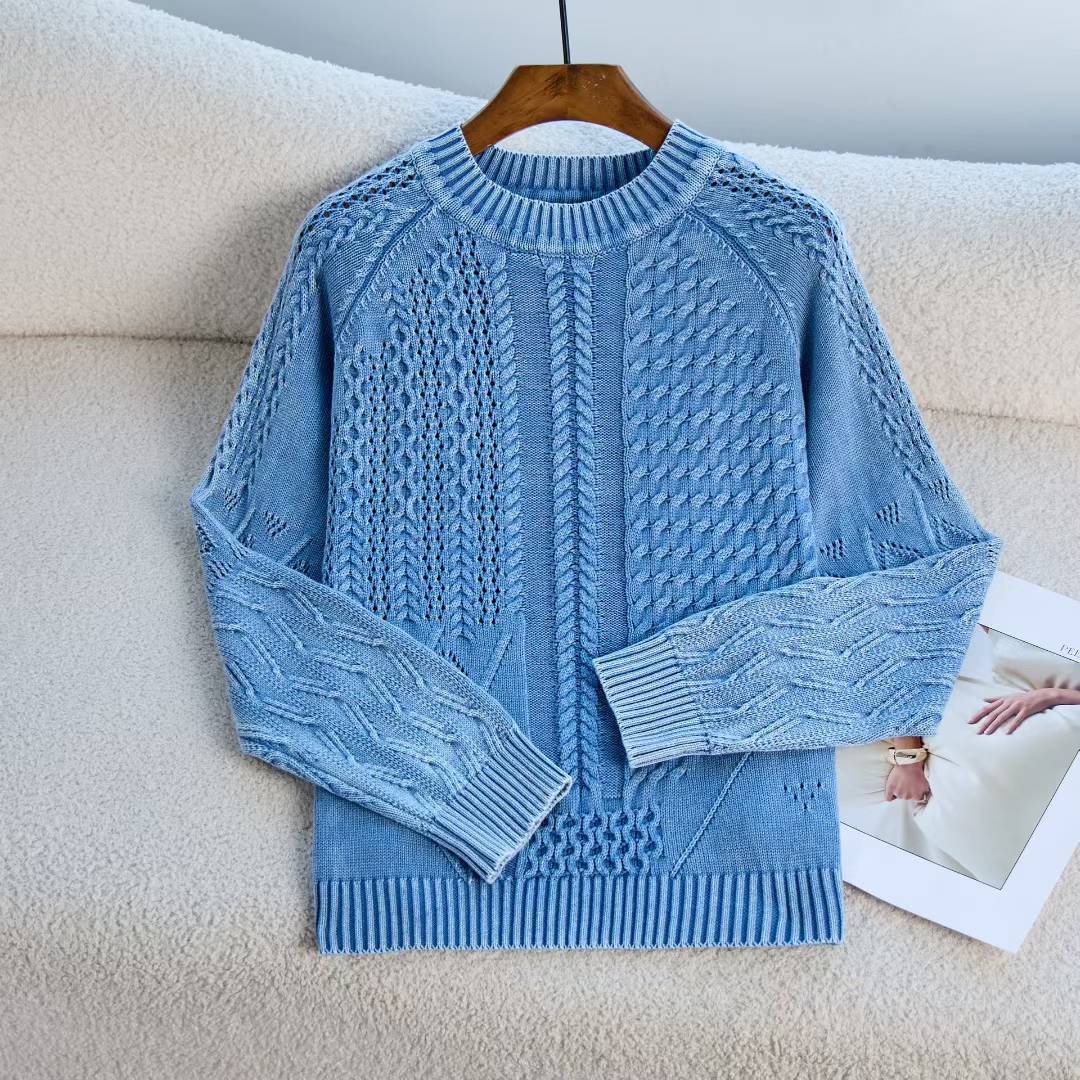 Kvinnes fashionable genser med strukturert kabeldesign og rund halslinning Skjora