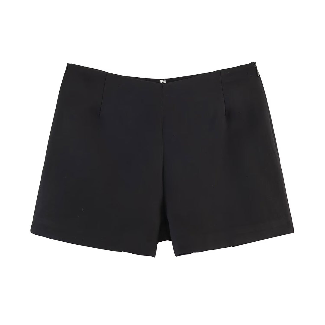Damekombinasjon av kort topp og shorts Skjora