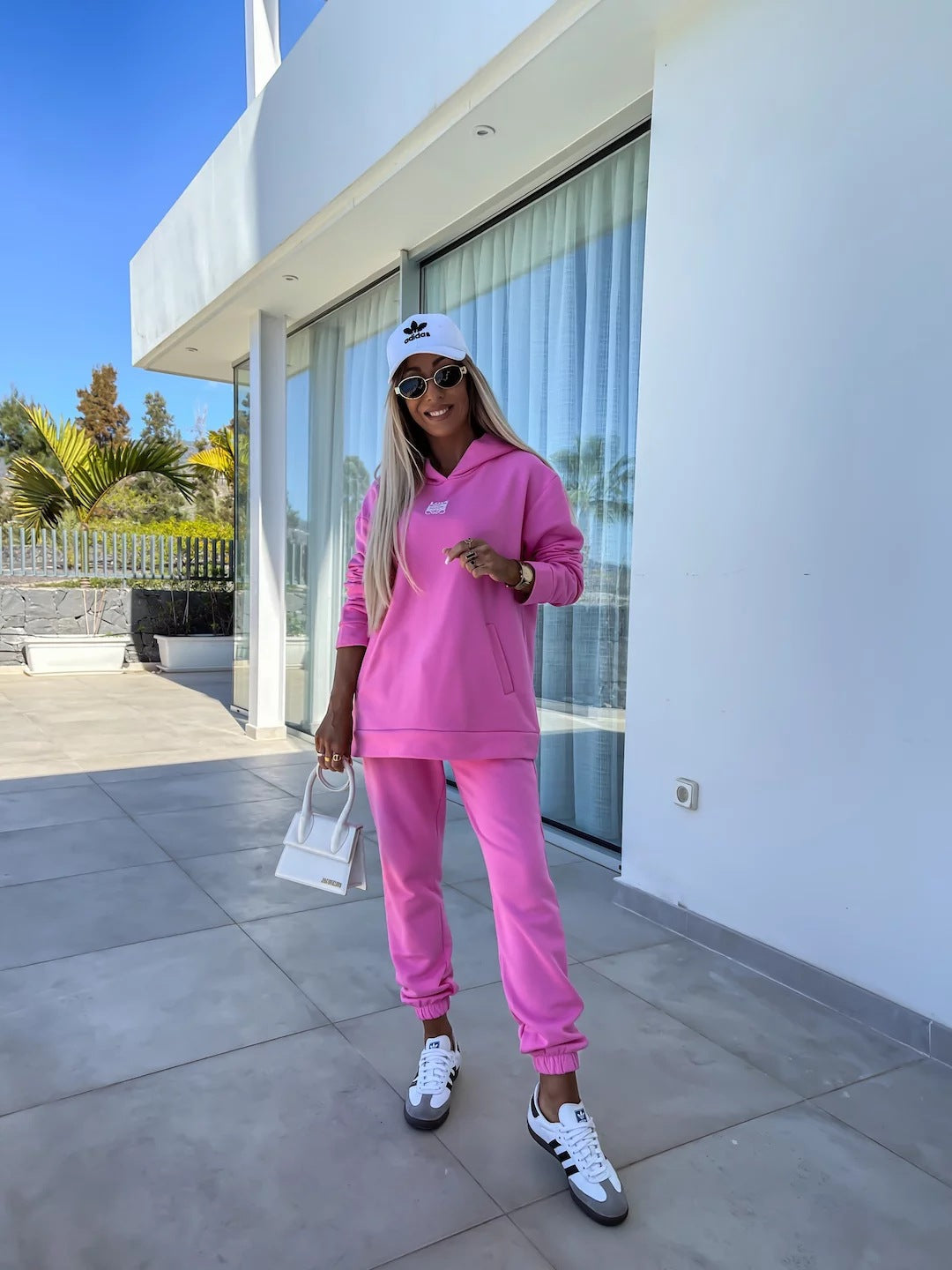 Dame sporty loungewear-set med hette og elastiske mansjetter Skjora