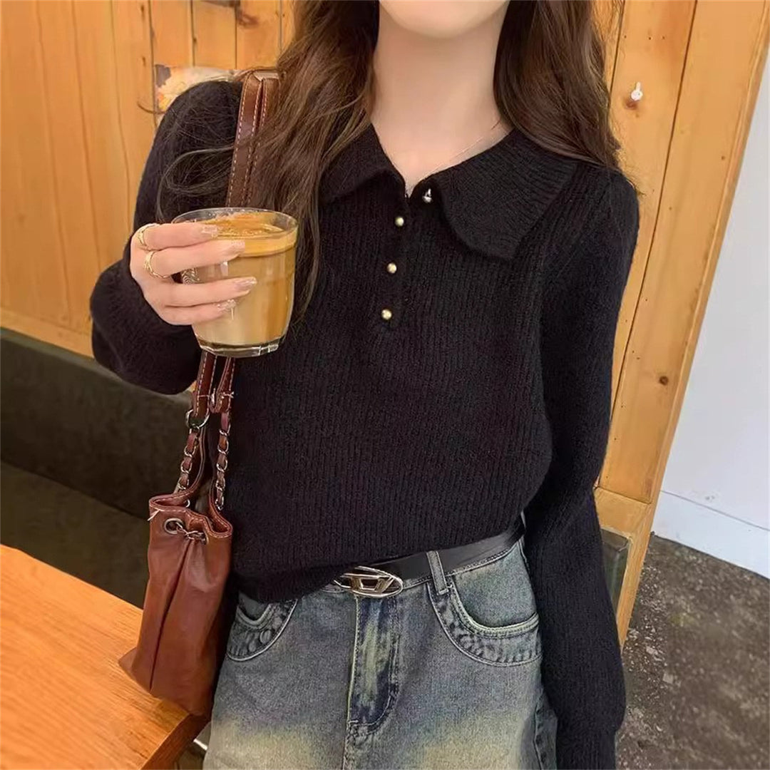 Kvinnesweater med strukturert polo krage og knappedetaljer Skjora