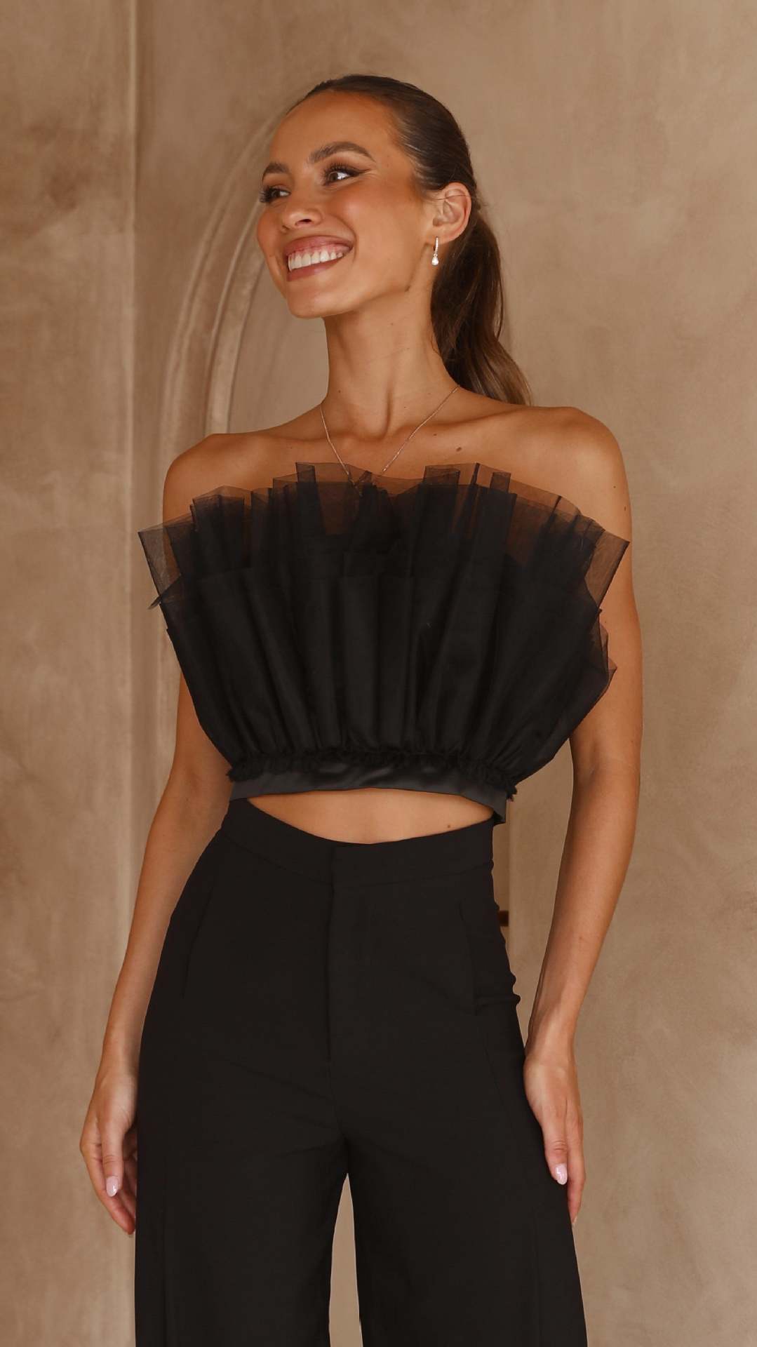 Dame cropped top med transparente volangdetaljer Skjora