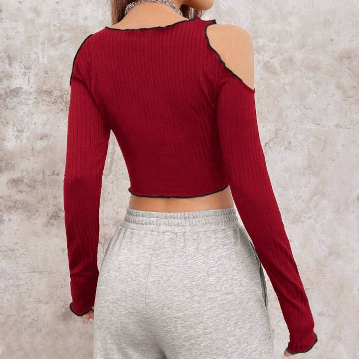 Dame cropped topp med off-shoulder design og Spider-motiv Skjora
