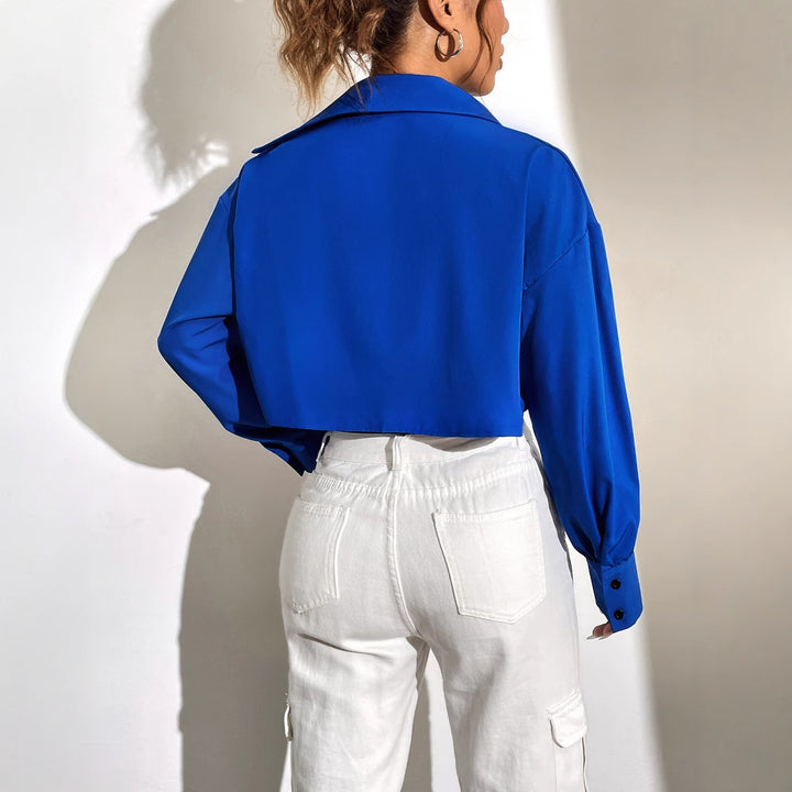 Dame cropped skjortejakke med moderne knappedetaljer og elegante puffarmer Skjora