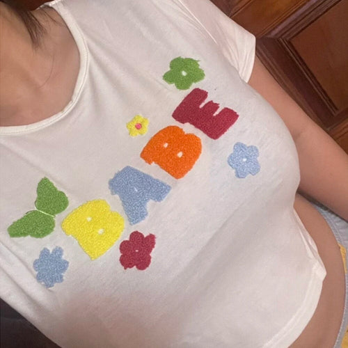 Dame cropped T-skjorte med kreativt trykk Skjora