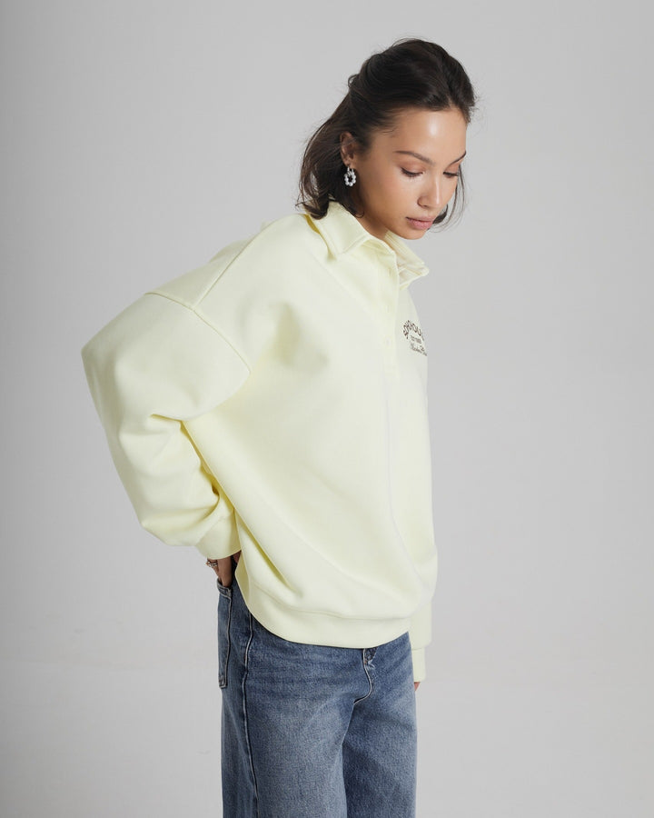 Kvinnes uformelle polo genser med en uformell passform og kontrasterende detaljer Skjora