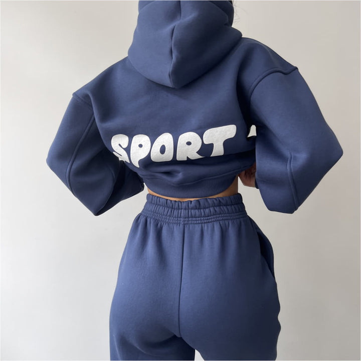 Dame sporty cropped hoodie og sweatpants-set Skjora