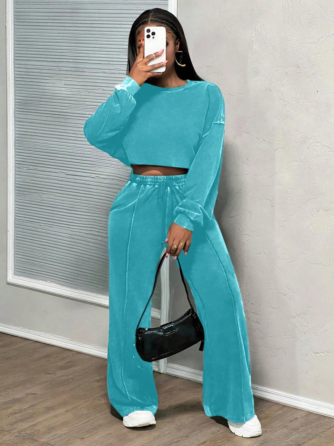 Kvinne kuttet loungewear-sett med vide bukser og høy midje Skjora