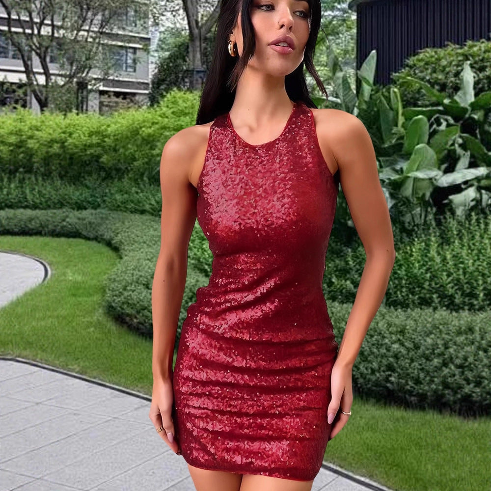 Dame glitrende mini kjole med glitrende overmateriale og racerback design Skjora