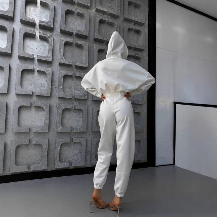 Dame jumpsuit med dyp utringning og hette Skjora